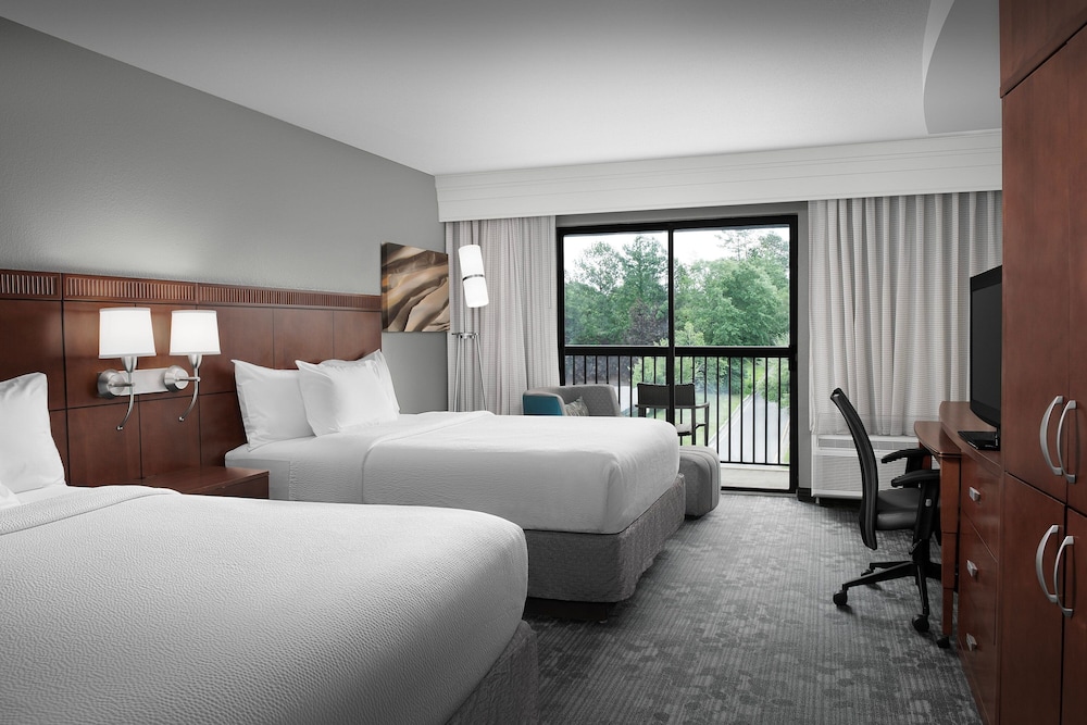 Room, 2 Queen Beds (Mobility Accessible, Tub) - Photo 1