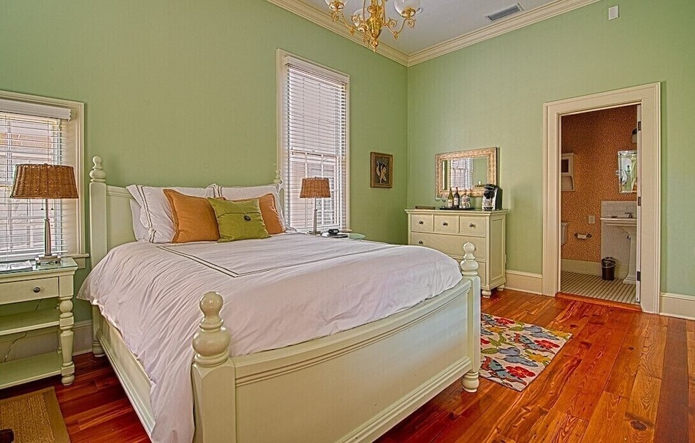 Classic Room, 1 Queen Bed (Luxury Room 2 (David)) photo 1