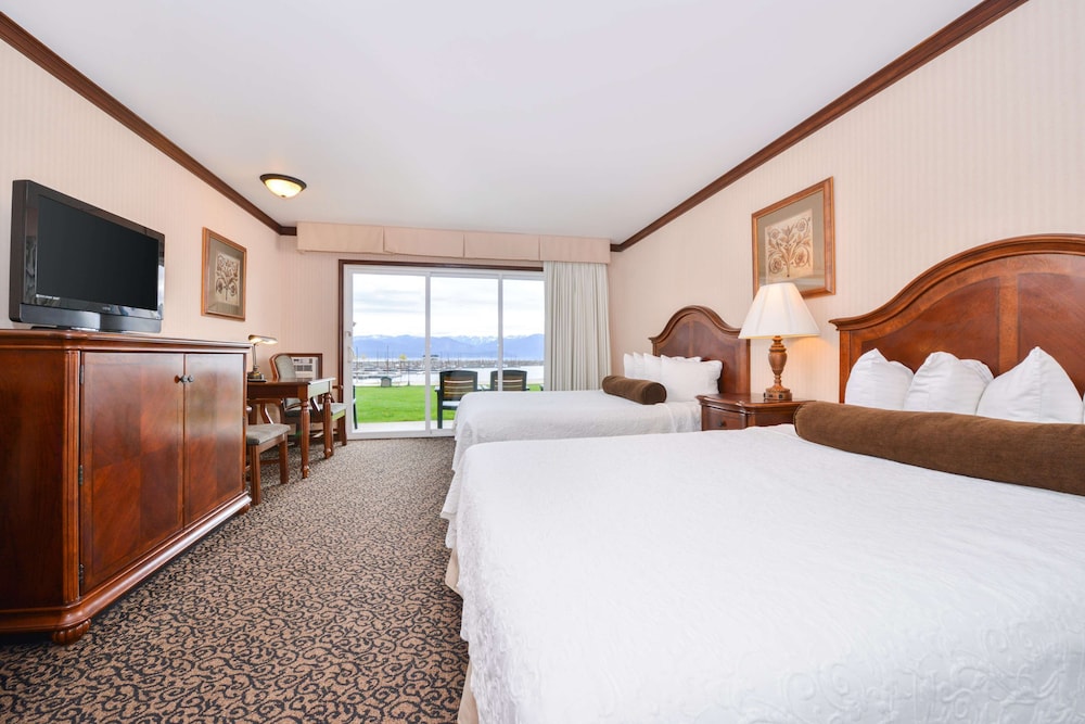 Standard Room, 2 Queen Beds, Lake View, Ground Floor (with Sofabed)