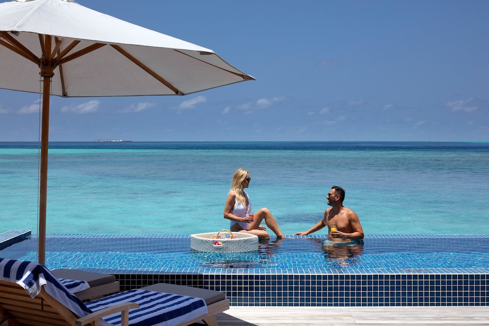 Sunset water villa with private pool & free access to VIP seaplane lounge on arrival - Photo 2