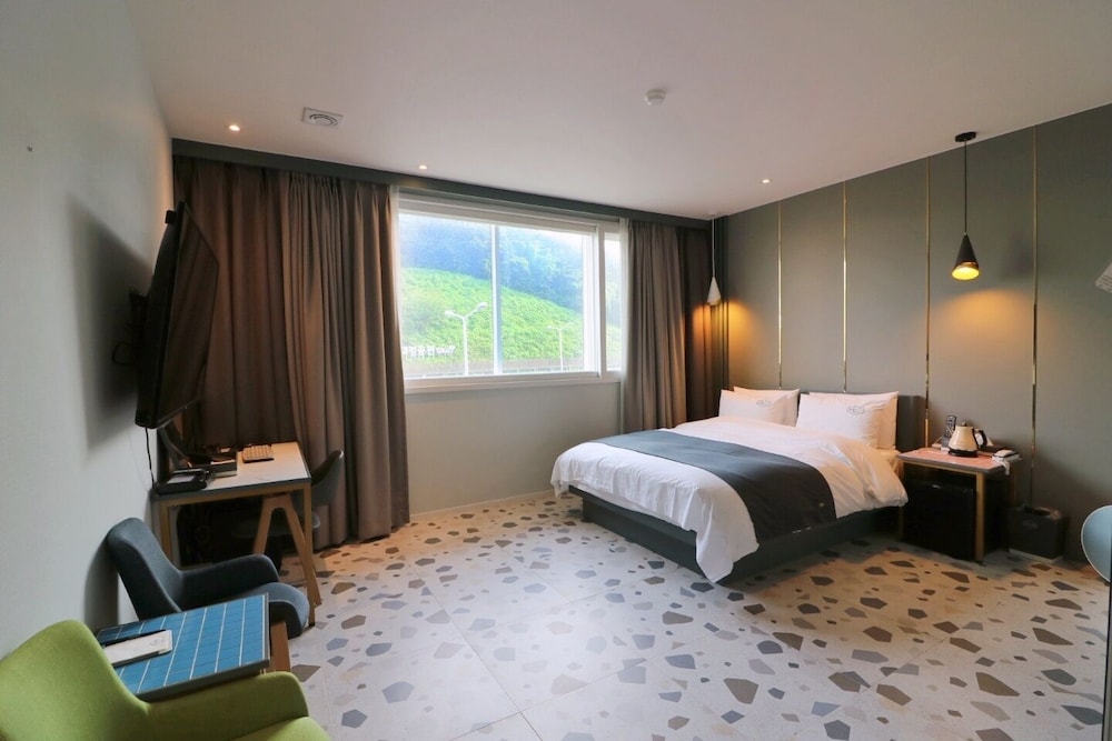 Deluxe Double Room - Photo 8