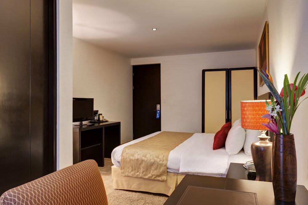 Standard Room, 1 King Bed - Photo 4