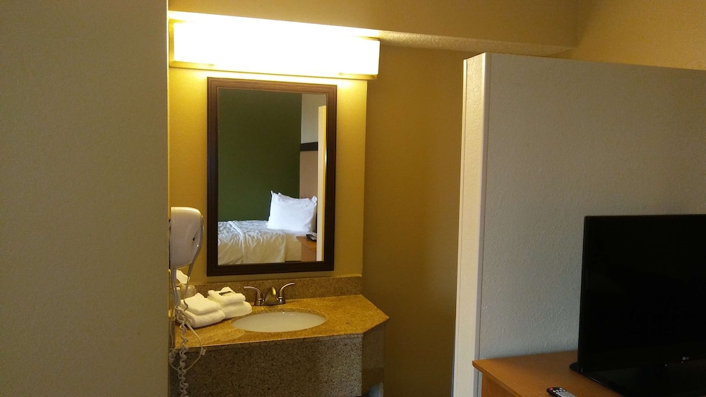 Deluxe Studio, 1 Double Bed with Sofa bed, Accessible, Non Smoking - Photo 3
