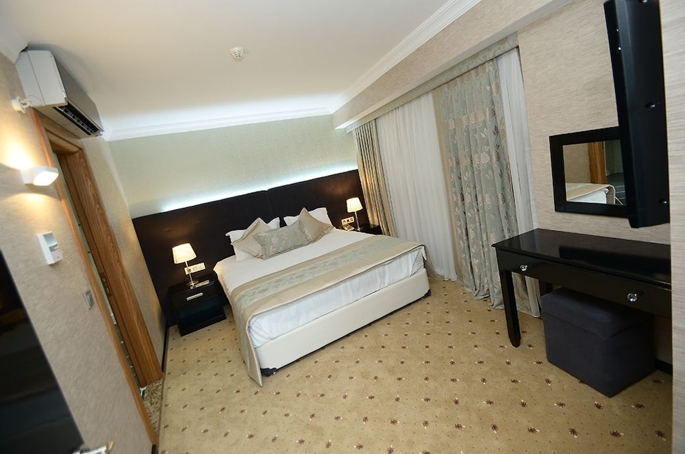 Standard Rooms with French Bed thumbnail 5