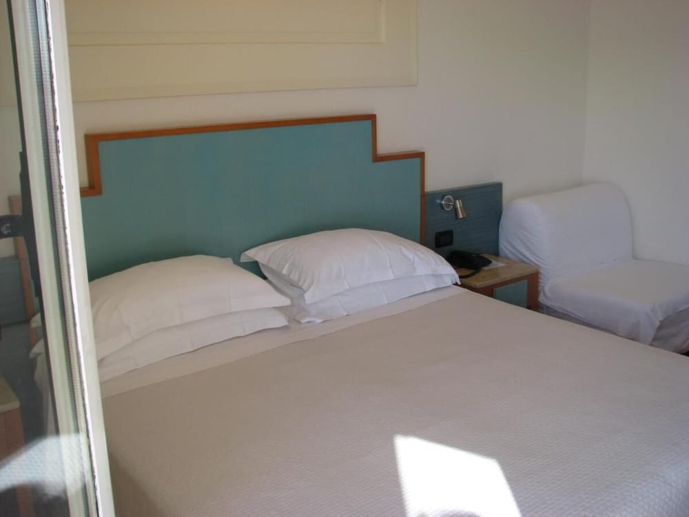 Single Room photo 3