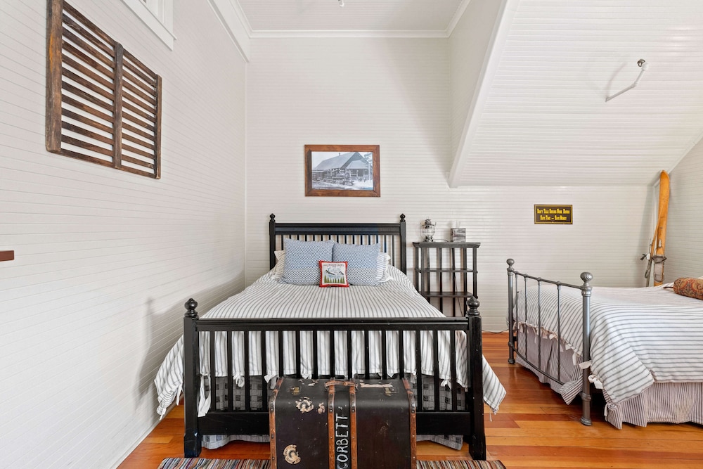 Railroad Room (204) photo 3
