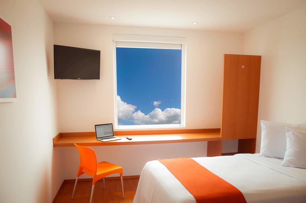 Standard Twin Room, 2 Twin Beds photo 3