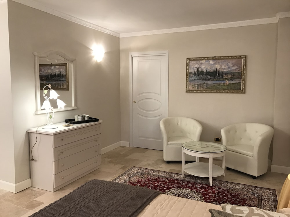 Suite, Hot Tub, Garden View photo 3