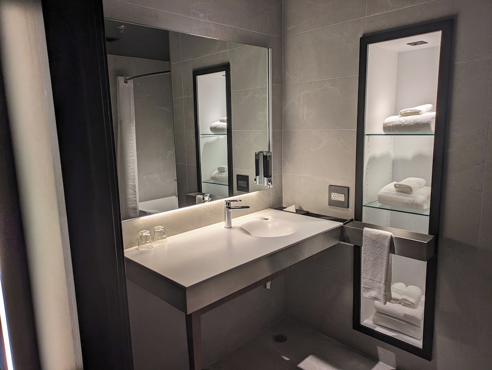 Superior Suite, Queen - Photo 4