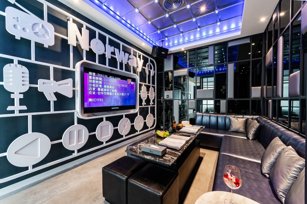 City Double Room (Karaoke) (Consecutive night 11 AM check-out required) photo 3