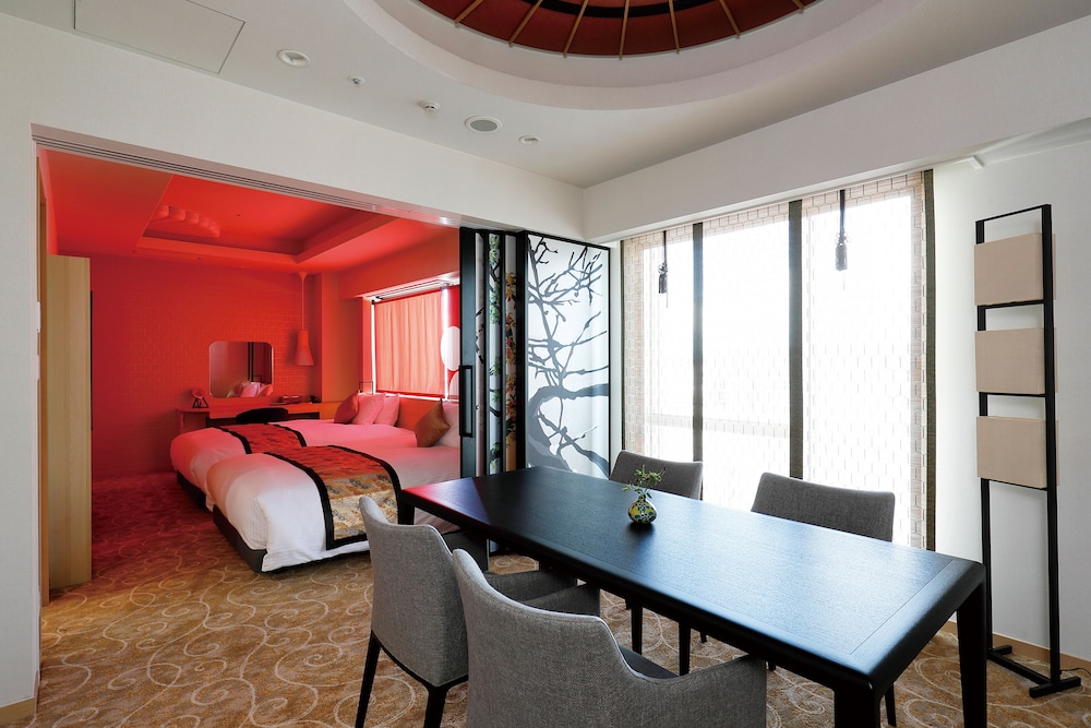 Suite, 2 Double Beds, Non Smoking - Photo 6