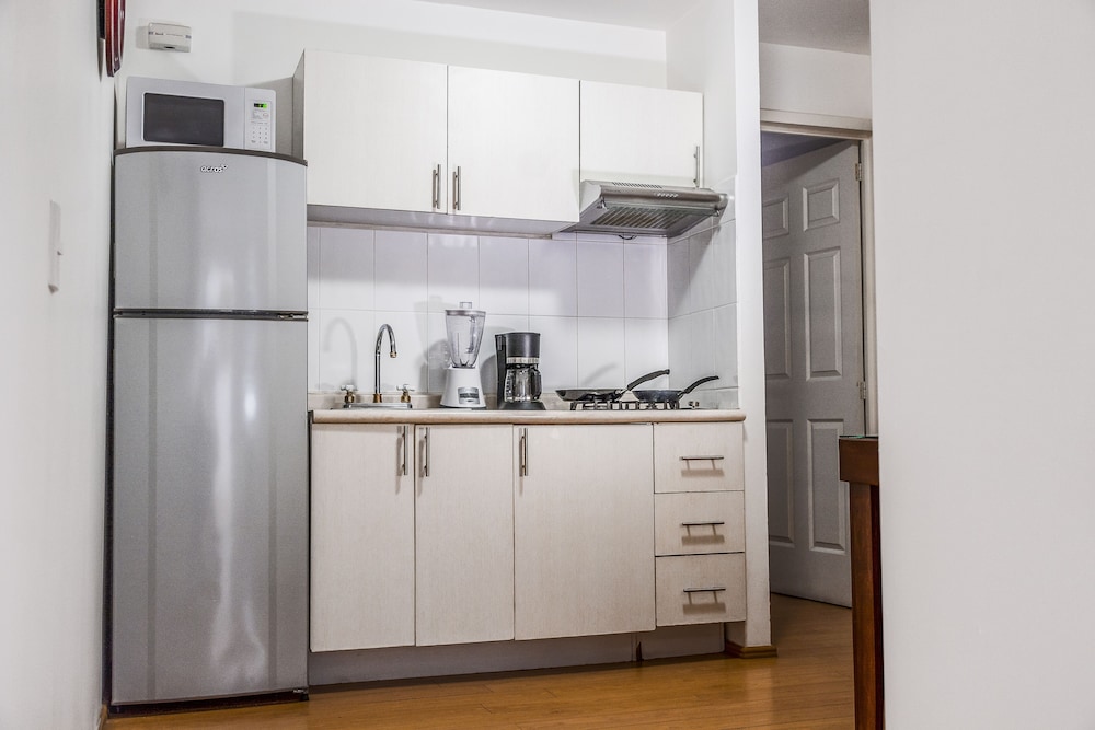 Suite, 2 Bedrooms - Photo 3