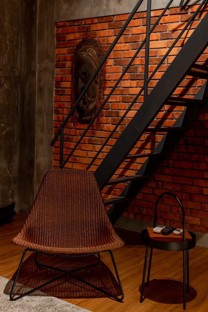 King Studio Suite - Photo 8