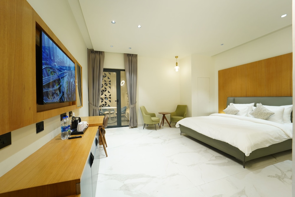 Premium Room, Balcony, Pool View