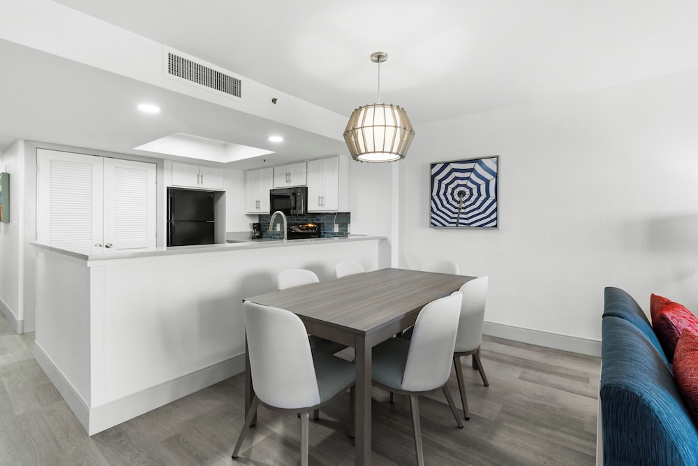 Mariner Oceanfront Deluxe Three Bedroom Condo - Photo 9