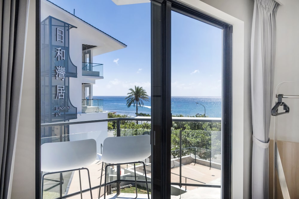 Design Side Seaview Room for 4 People with Balcony