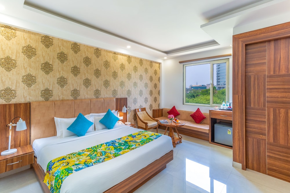 Superior Room, 1 Double Bed, Private Bathroom, City View photo 3