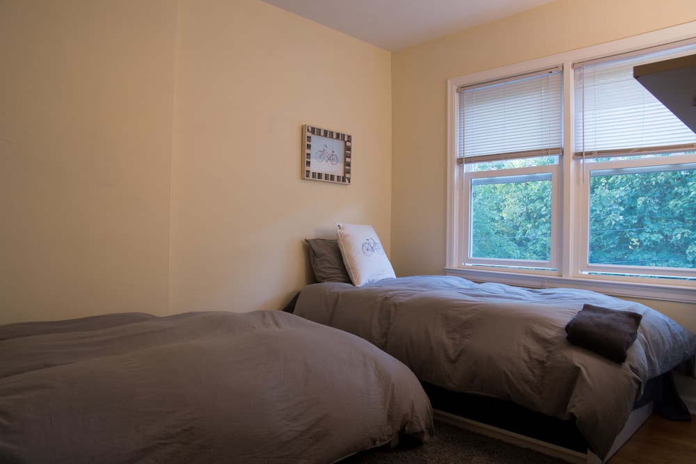 Condo, 2 Bedrooms photo 2