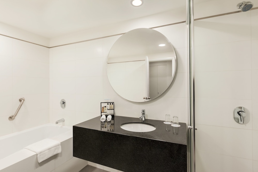 Suite, 2 Double Beds, Non Smoking (Twin Suite) thumbnail 6