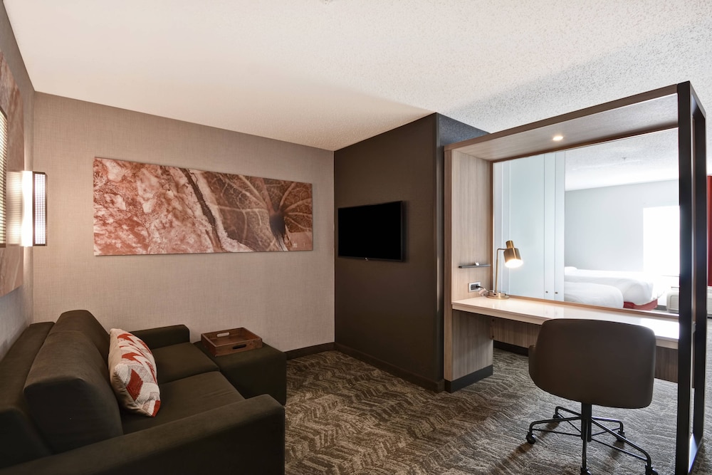 Suite, Multiple Beds - Photo 2