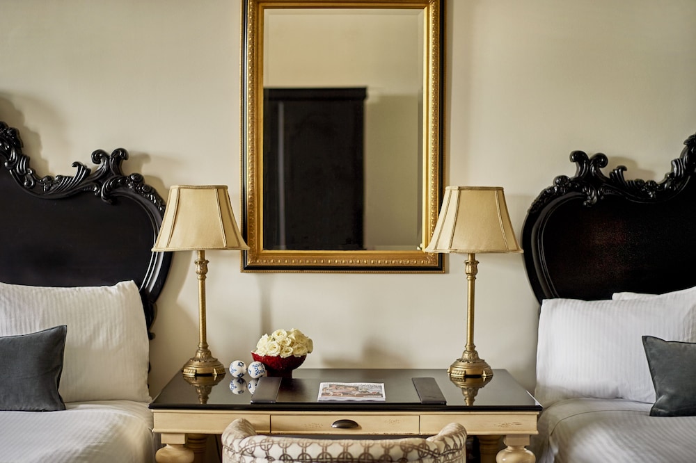 Deluxe Suite, Terrace (Market View)
