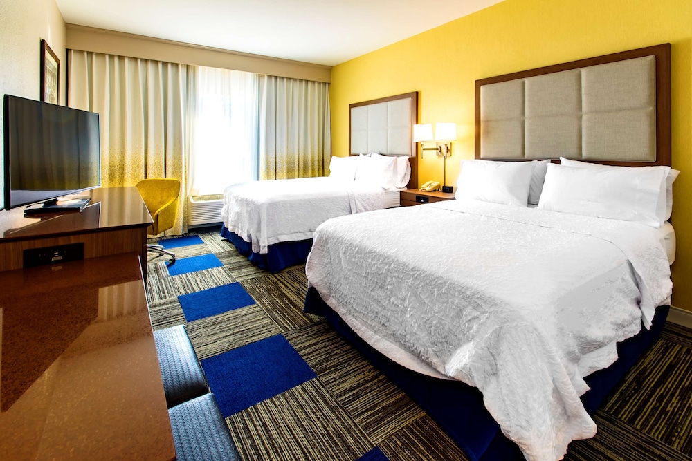 Room, 2 Queen Beds, Accessible (Bathtub)