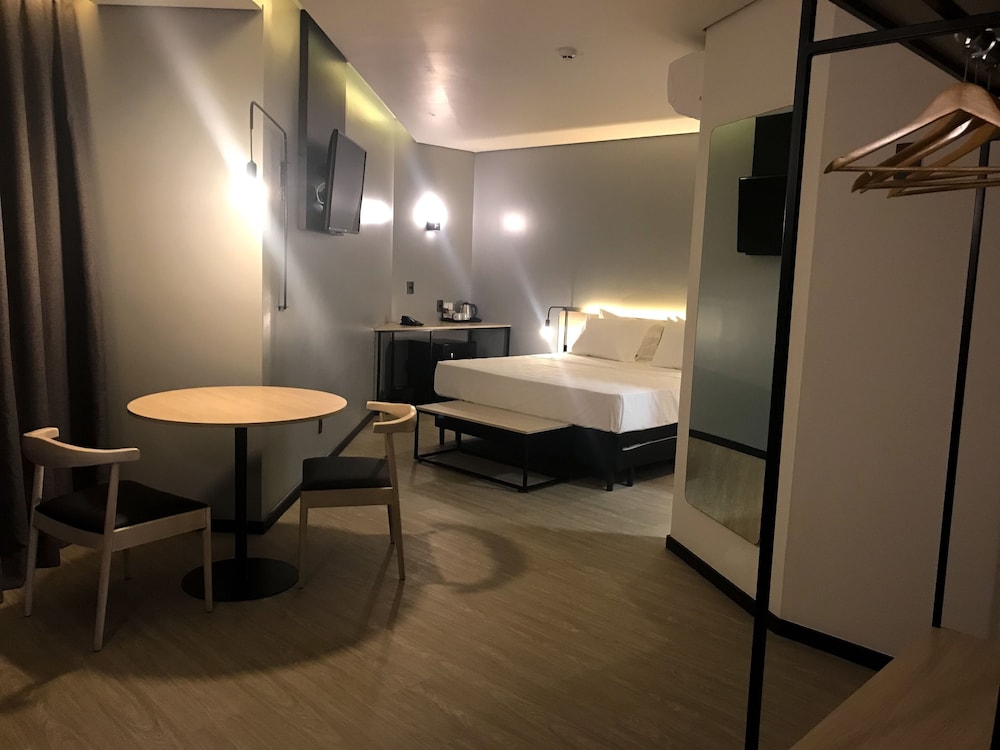 Suite - Photo 1