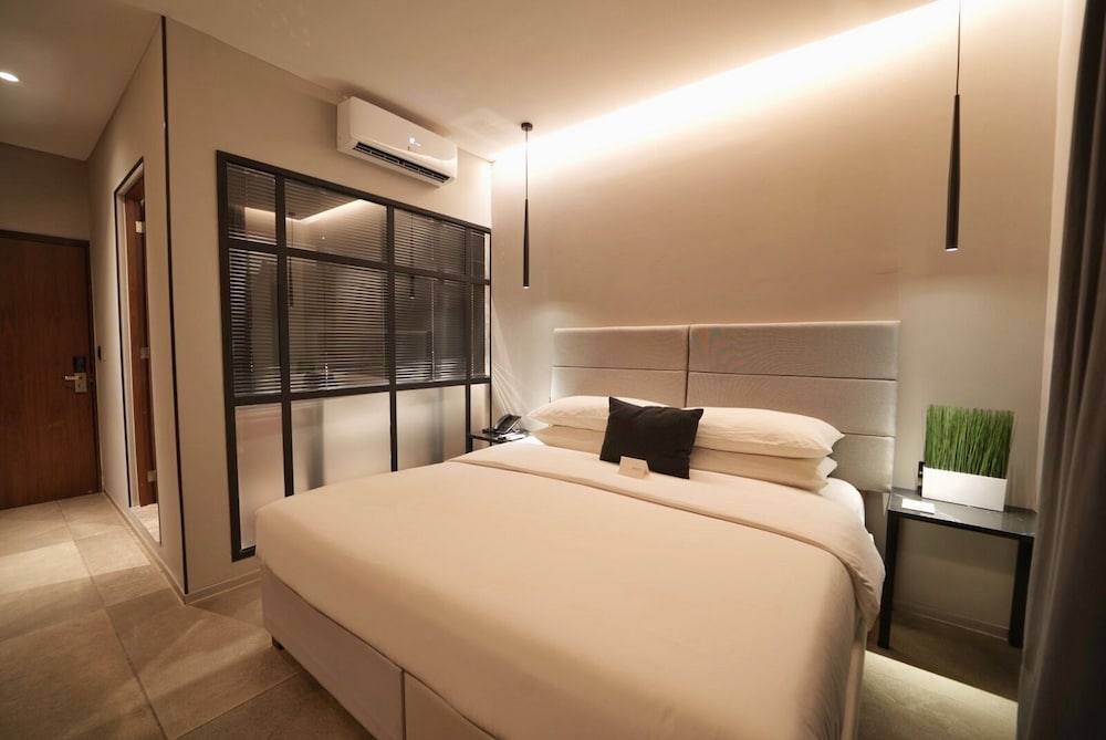 Standard Room, 1 King Bed - Photo 1