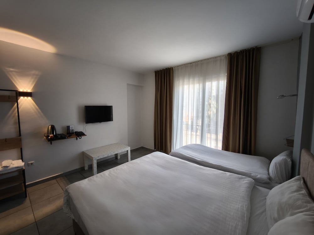 Standard Triple Room (without balcony) - Photo 5