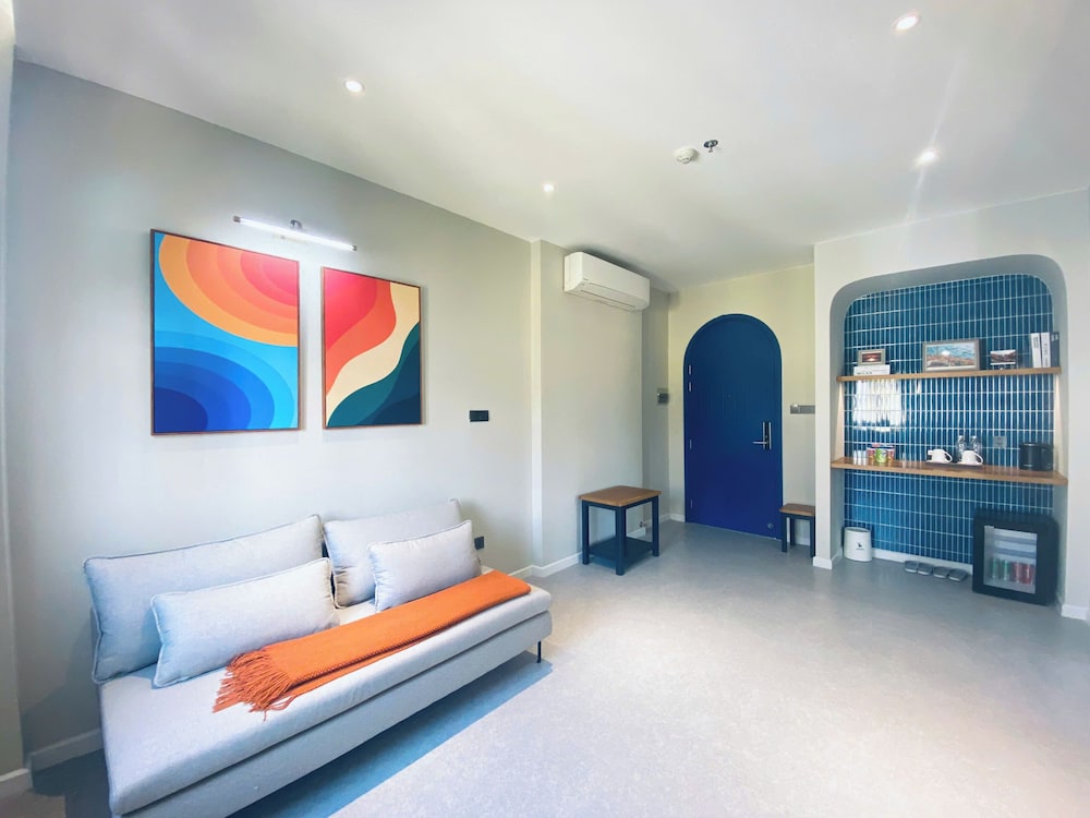 Luxury Suite, 1 King Bed with Sofa bed, Balcony, City View