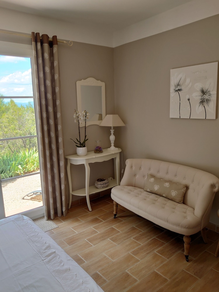 Standard Double Room - Photo 2