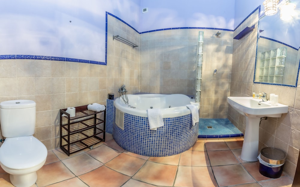 Deluxe Studio Suite - Photo 16