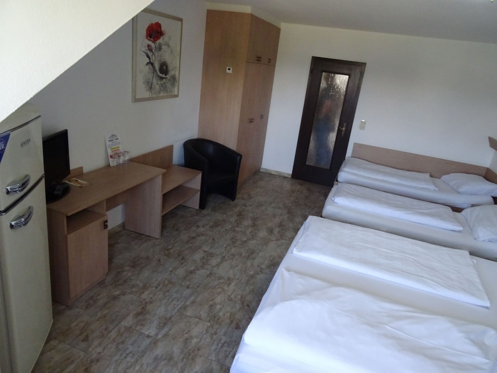 Family Quadruple Room, 1 Bedroom, Non Smoking photo 2