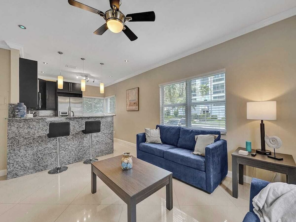 Classic Single Room, 1 Queen Bed, Patio (Hendrick 3)