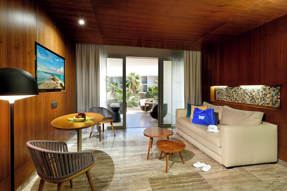 Family Selection Junior Suite Pool Access Beachside photo 2