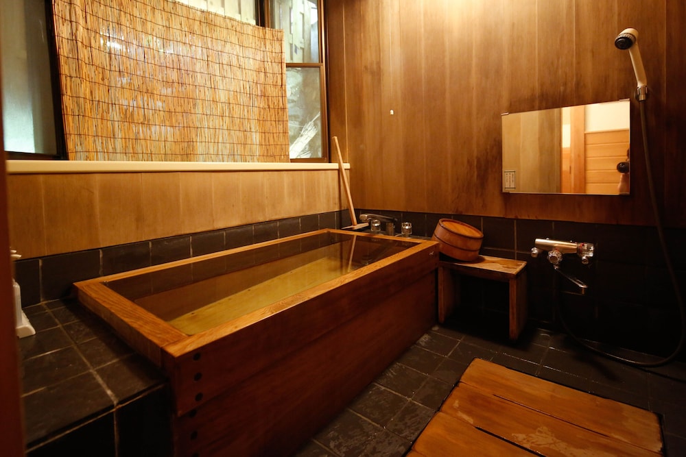 Japanese Style Quadruple Room with Separate Sitting Area (Private Hot Spring Bath) photo 3