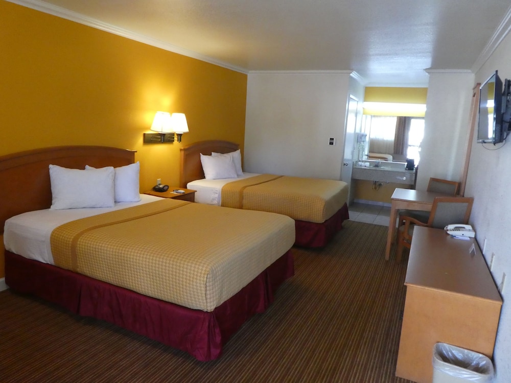 Room, 2 Double Beds, Non Smoking (Mobility) - Photo 3