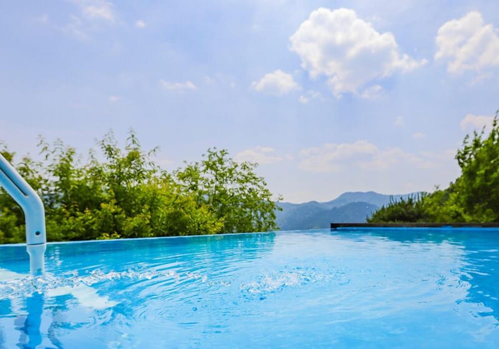 Premium Private Pool Villa (Queenbed 4+Bedroom 3)+Private pool photo 3