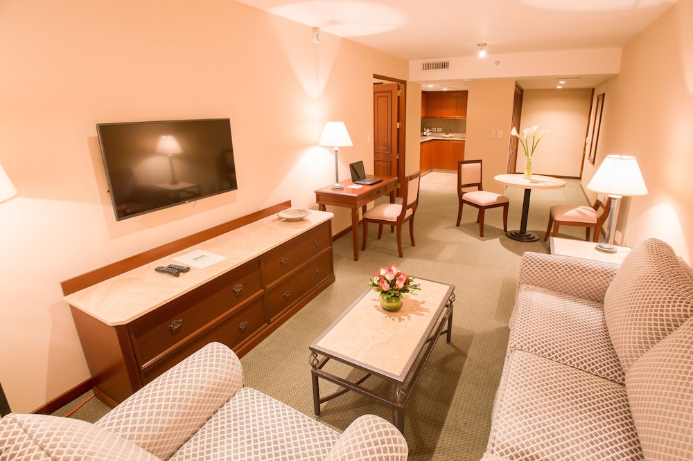Executive Suite, 1 King Bed photo 3