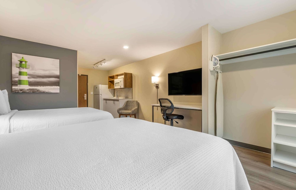 Standard Studio, 2 Queen Beds, Non Smoking, Refrigerator & Microwave - Photo 3