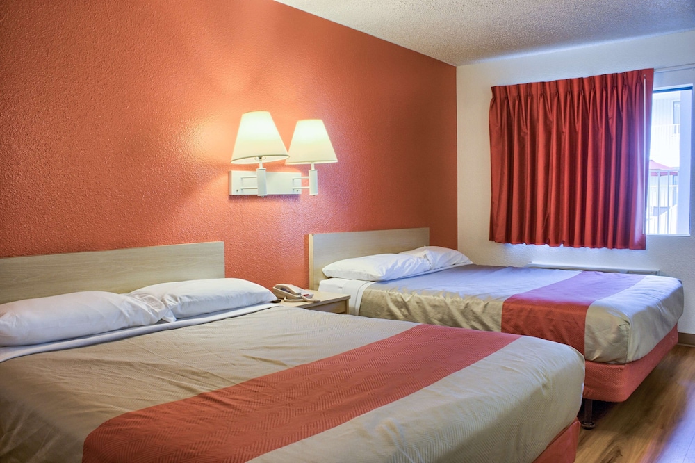 Deluxe Room, 2 Double Beds, Non Smoking, Refrigerator & Microwave photo 3