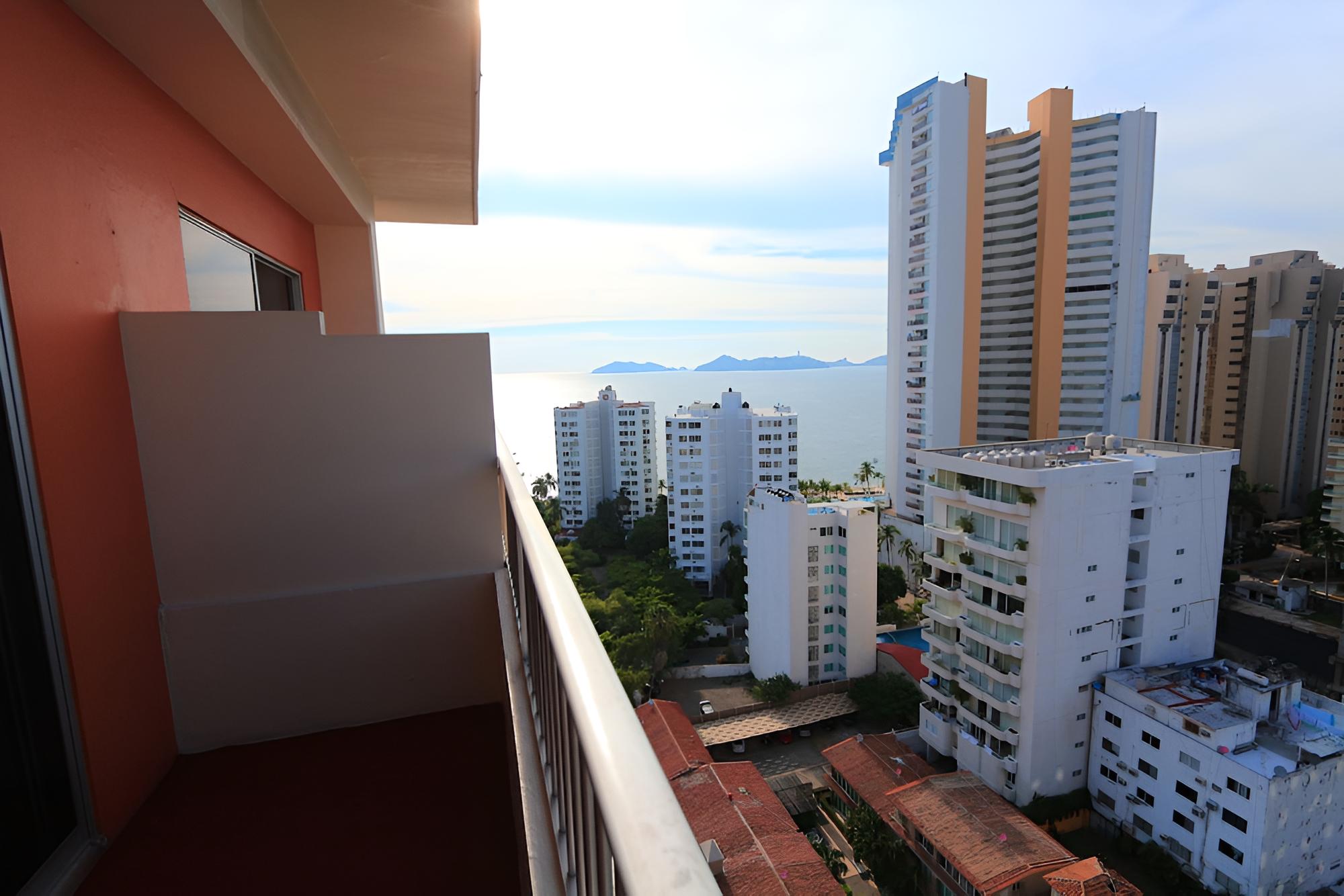 Standard Room with Balcony - Photo 16