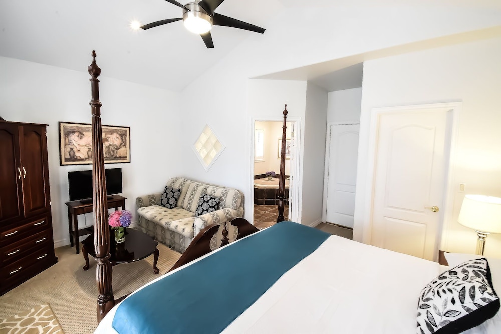 Cabernet King Suite photo 2