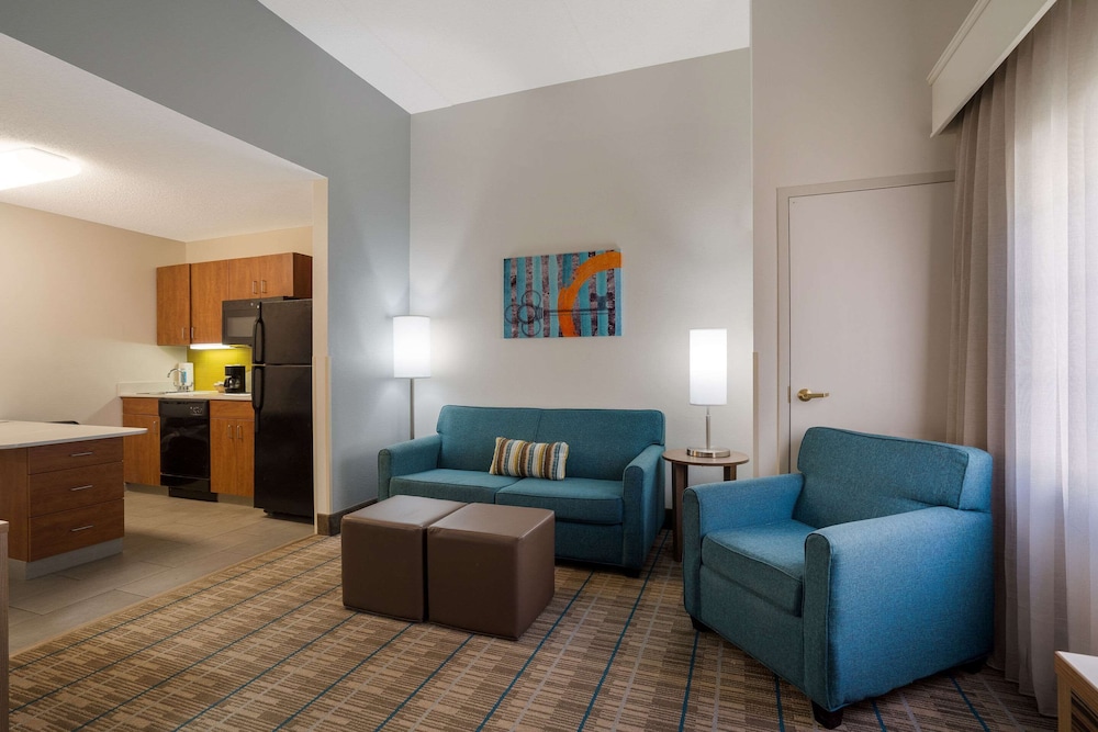 Suite, 1 King Bed with Kitchen, Non Smoking photo 3