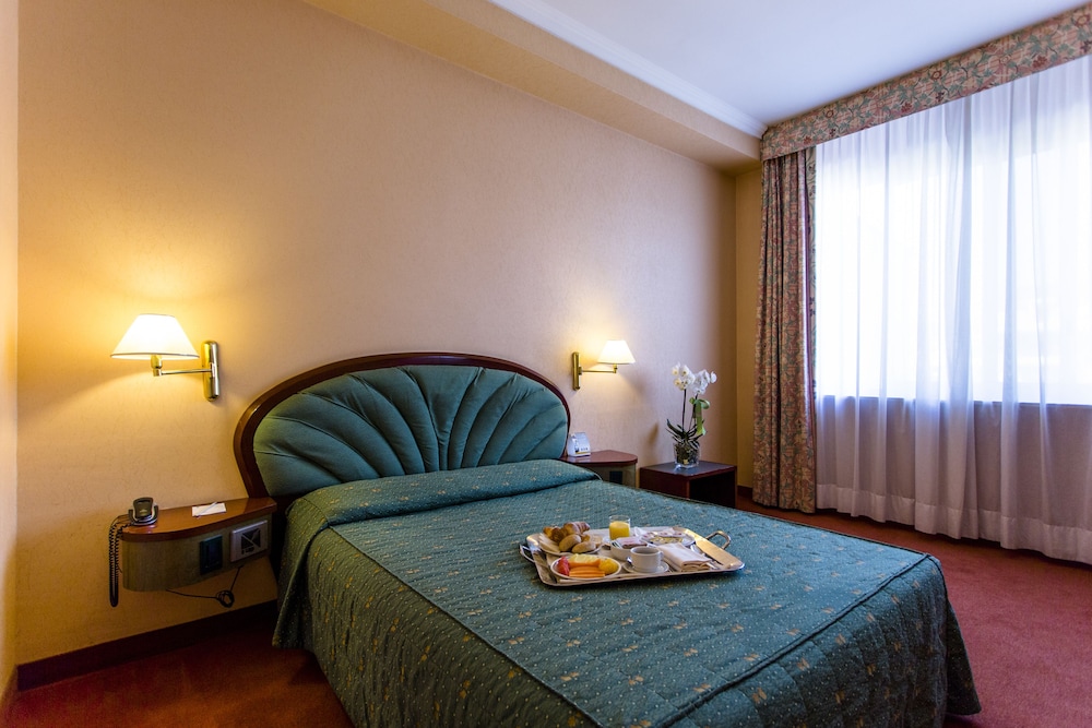 Economy Double Room - Photo 9
