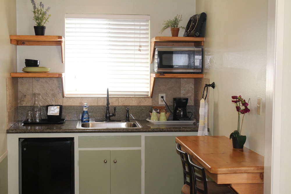 Room, 2 Double Beds, Kitchenette photo 3