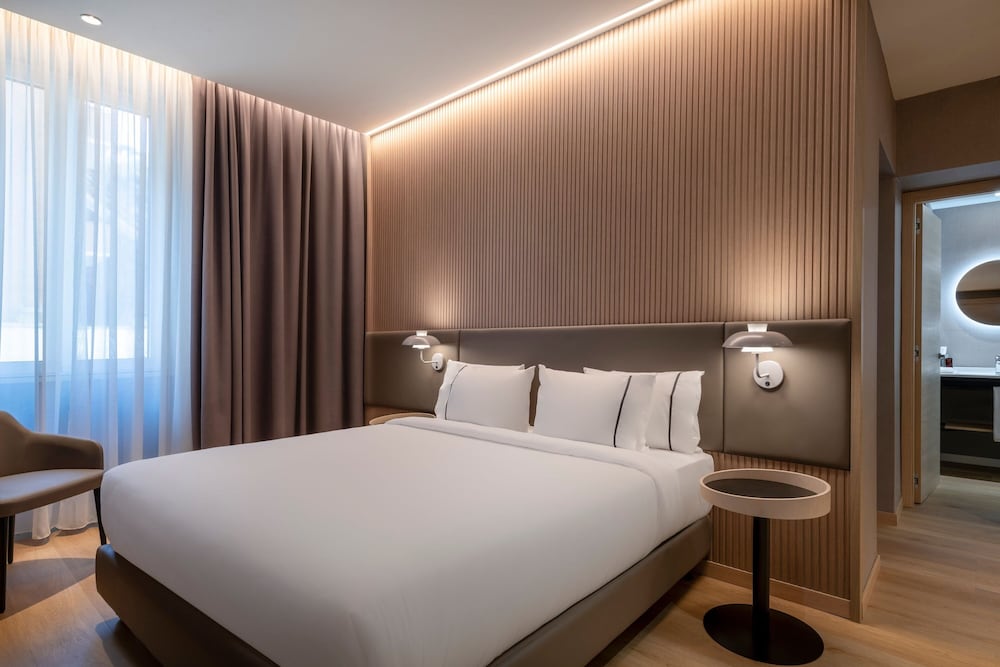 Standard Room, 1 Queen Bed photo 1