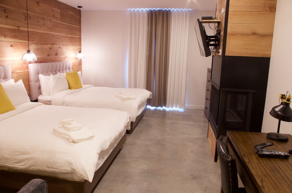 Standard Room, 2 Queen Beds photo 3