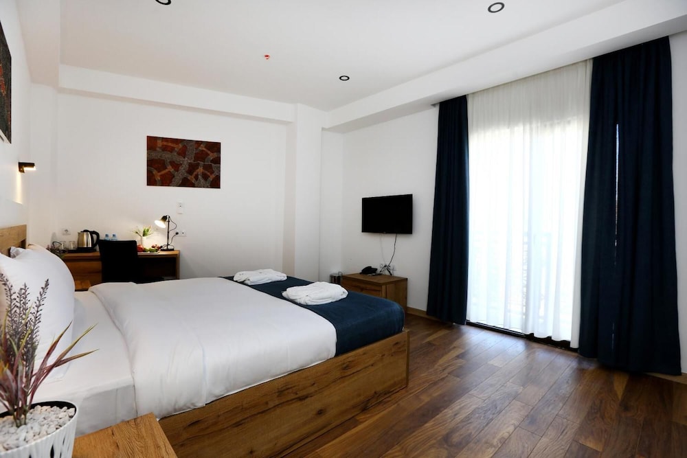 Single Room, Balcony
