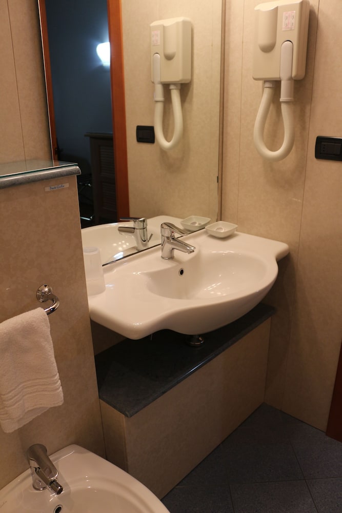 Standard Double or Twin Room, Non Smoking - Photo 4